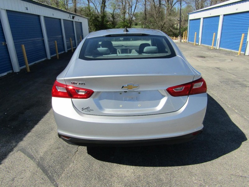 Chevrolet Malibu Vehicle Full-screen Gallery Image 09