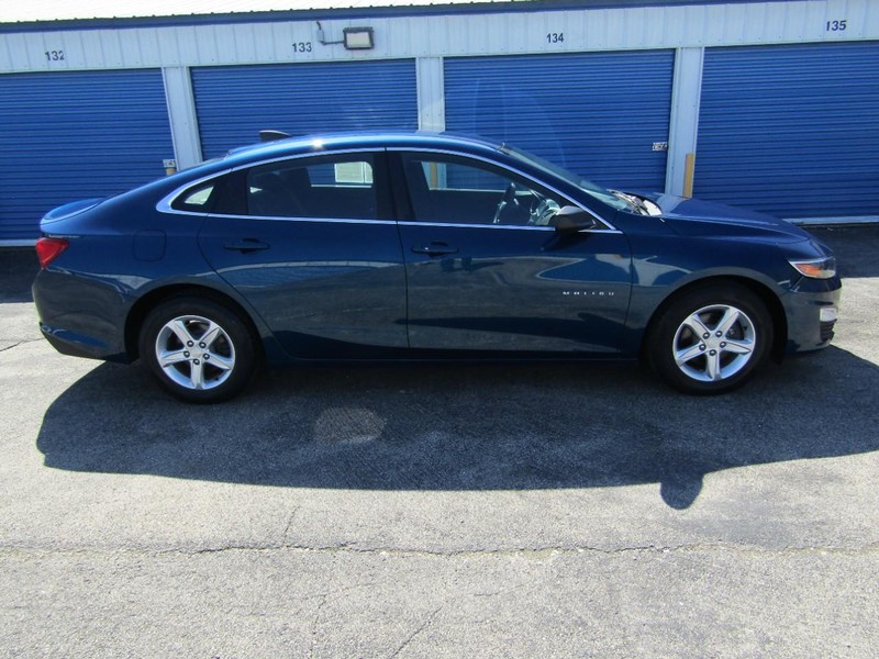 Chevrolet Malibu Vehicle Full-screen Gallery Image 03
