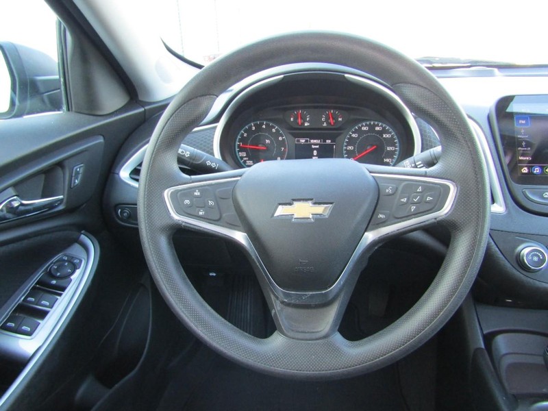 Chevrolet Malibu Vehicle Full-screen Gallery Image 04