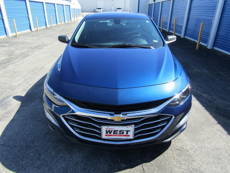 Chevrolet Malibu Vehicle Full-screen Gallery Image 05