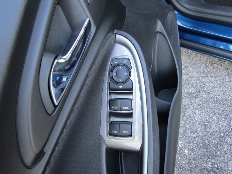 Chevrolet Malibu Vehicle Full-screen Gallery Image 10