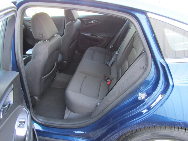 Chevrolet Malibu Vehicle Full-screen Gallery Image 12