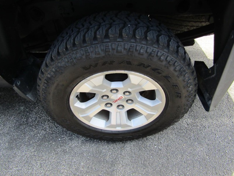 Chevrolet Silverado 1500 Vehicle Full-screen Gallery Image 17