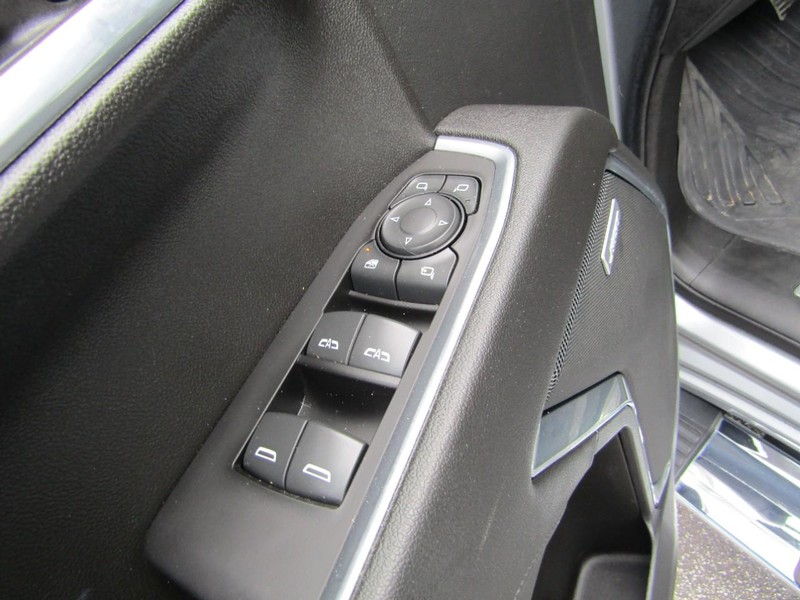GMC Sierra 1500 Vehicle Full-screen Gallery Image 10