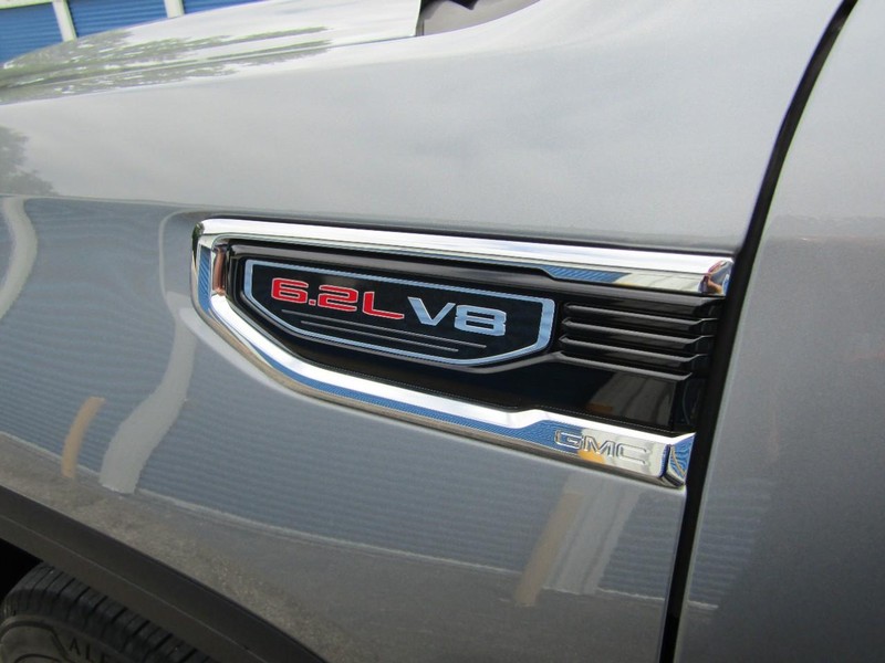 GMC Sierra 1500 Vehicle Full-screen Gallery Image 11