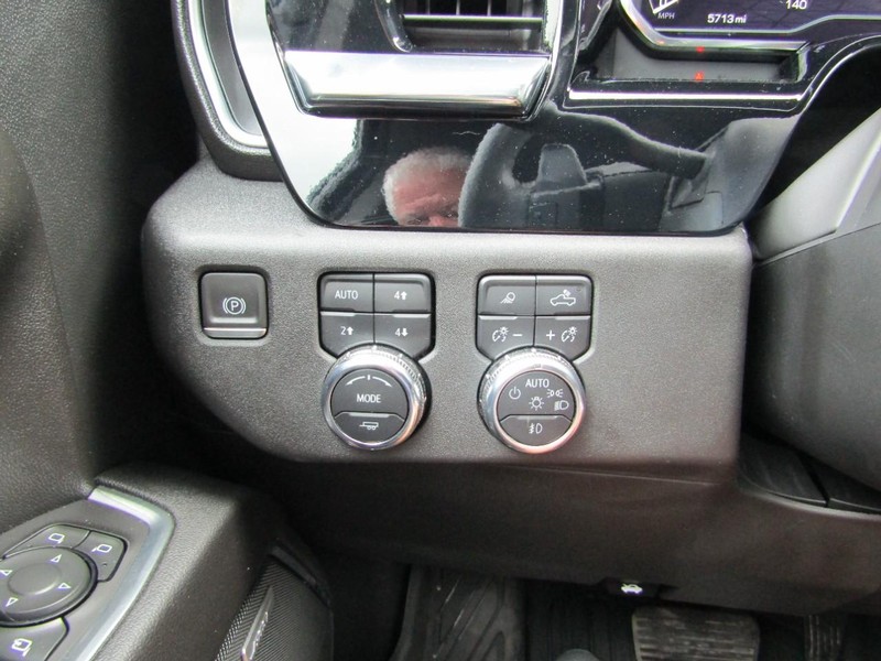 GMC Sierra 1500 Vehicle Full-screen Gallery Image 12
