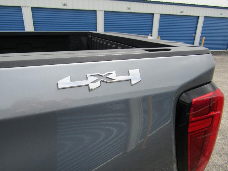 GMC Sierra 1500 Vehicle Full-screen Gallery Image 14