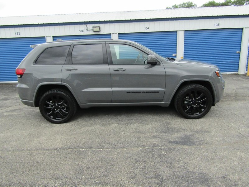 Jeep Grand Cherokee WK Vehicle Full-screen Gallery Image 03