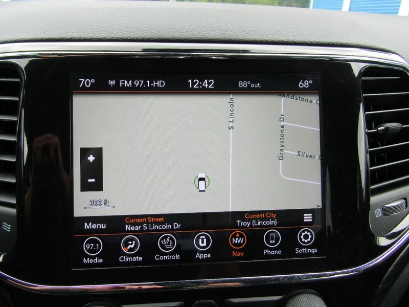 Jeep Grand Cherokee WK Vehicle Full-screen Gallery Image 13