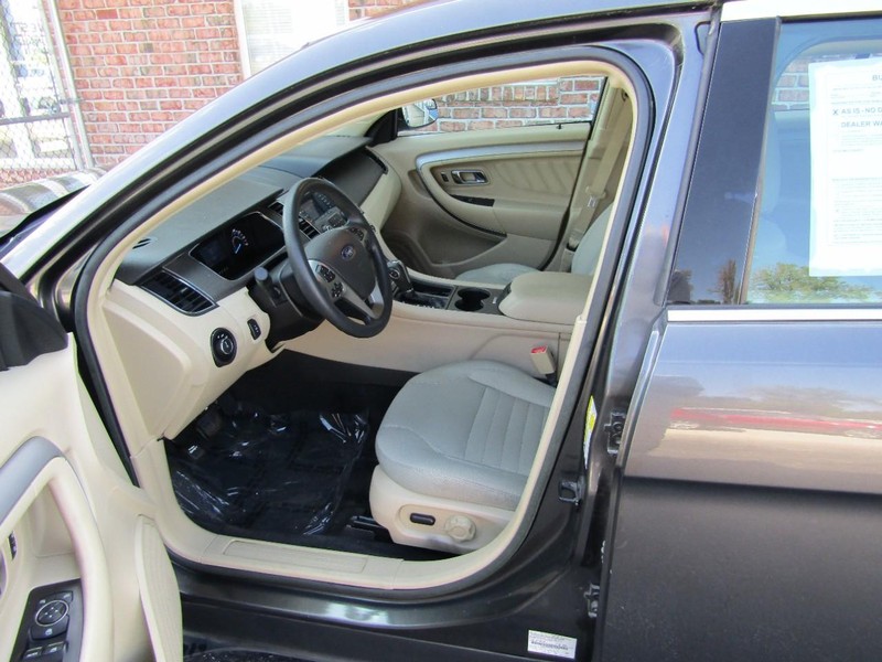 Ford Taurus Vehicle Full-screen Gallery Image 02