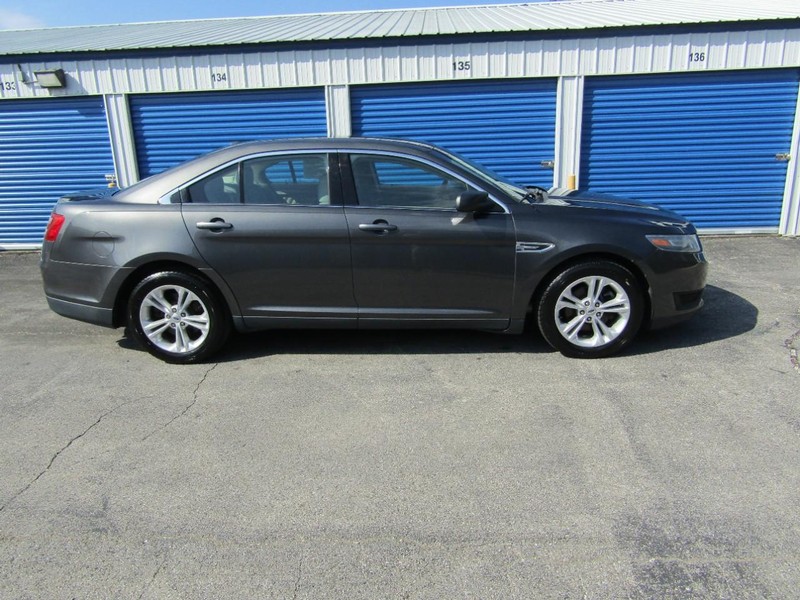 Ford Taurus Vehicle Full-screen Gallery Image 03