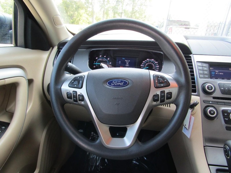 Ford Taurus Vehicle Full-screen Gallery Image 04