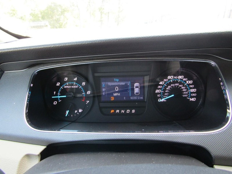 Ford Taurus Vehicle Full-screen Gallery Image 06