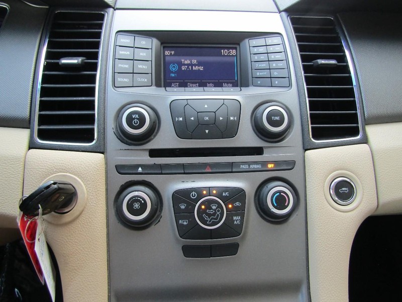 Ford Taurus Vehicle Full-screen Gallery Image 08