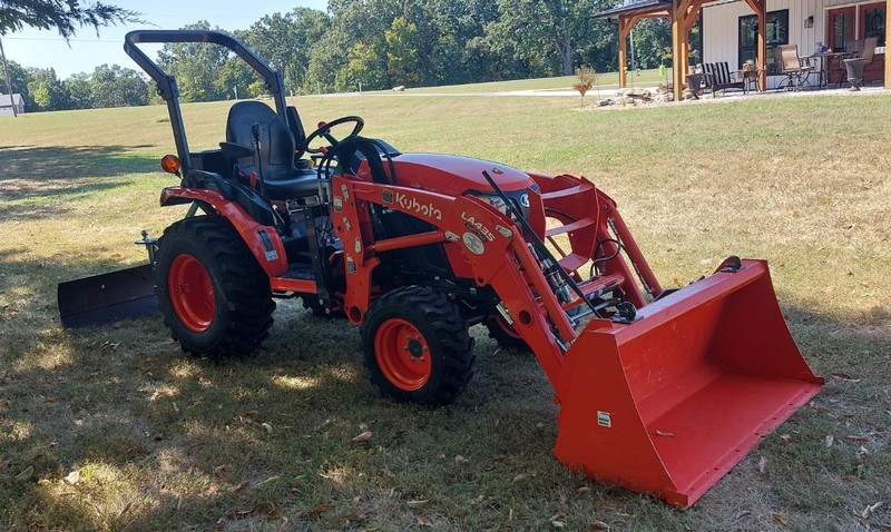 Kubota B2601HSD Vehicle Full-screen Gallery Image 04