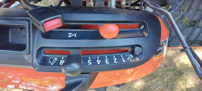 Kubota B2601HSD Vehicle Full-screen Gallery Image 07