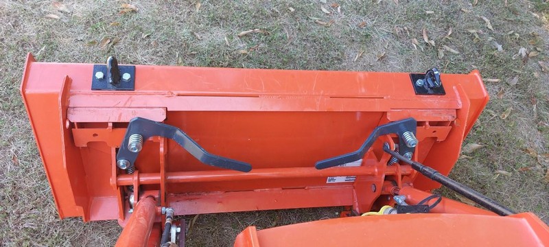 Kubota B2601HSD Vehicle Full-screen Gallery Image 09