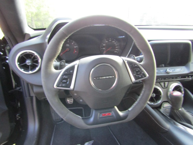 Chevrolet Camaro Vehicle Full-screen Gallery Image 04