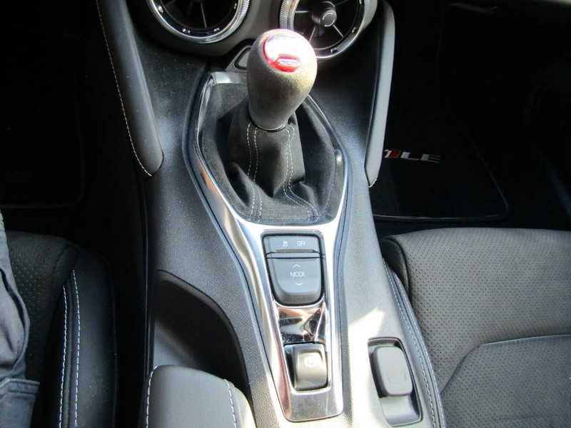 Chevrolet Camaro Vehicle Full-screen Gallery Image 12
