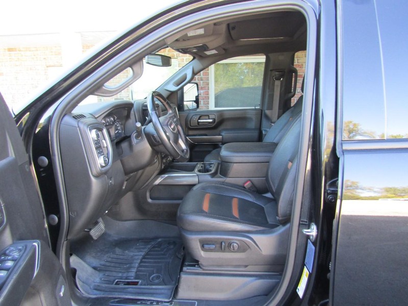 GMC Sierra 2500HD Vehicle Full-screen Gallery Image 02