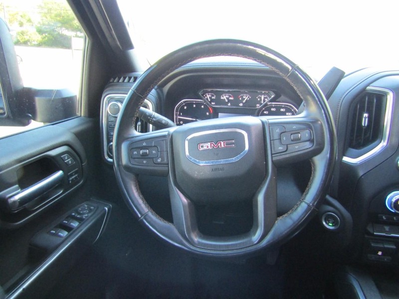 GMC Sierra 2500HD Vehicle Full-screen Gallery Image 04