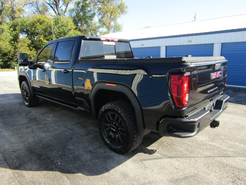 GMC Sierra 2500HD Vehicle Full-screen Gallery Image 06