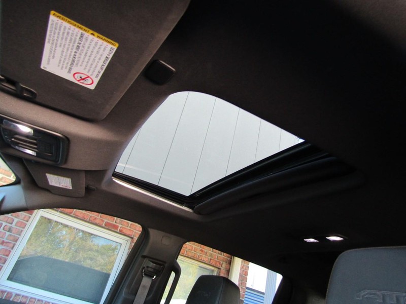 GMC Sierra 2500HD Vehicle Full-screen Gallery Image 17