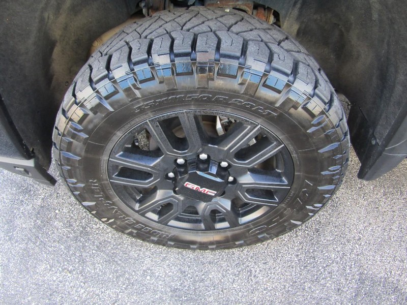 GMC Sierra 2500HD Vehicle Full-screen Gallery Image 21