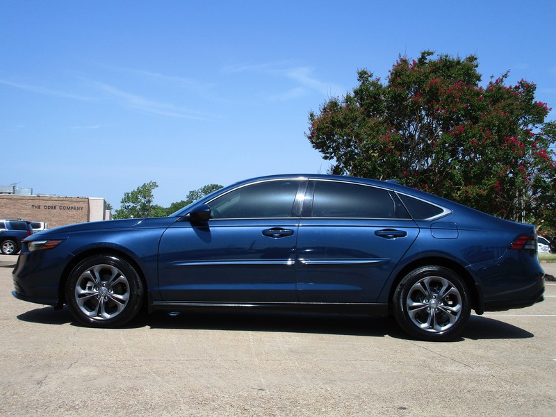 Honda Accord Sedan Vehicle Full-screen Gallery Image 03