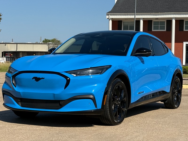 Ford Mustang Mach-E Vehicle Full-screen Gallery Image 01