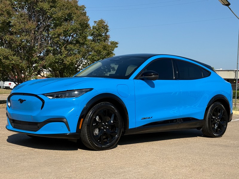 Ford Mustang Mach-E Vehicle Full-screen Gallery Image 02