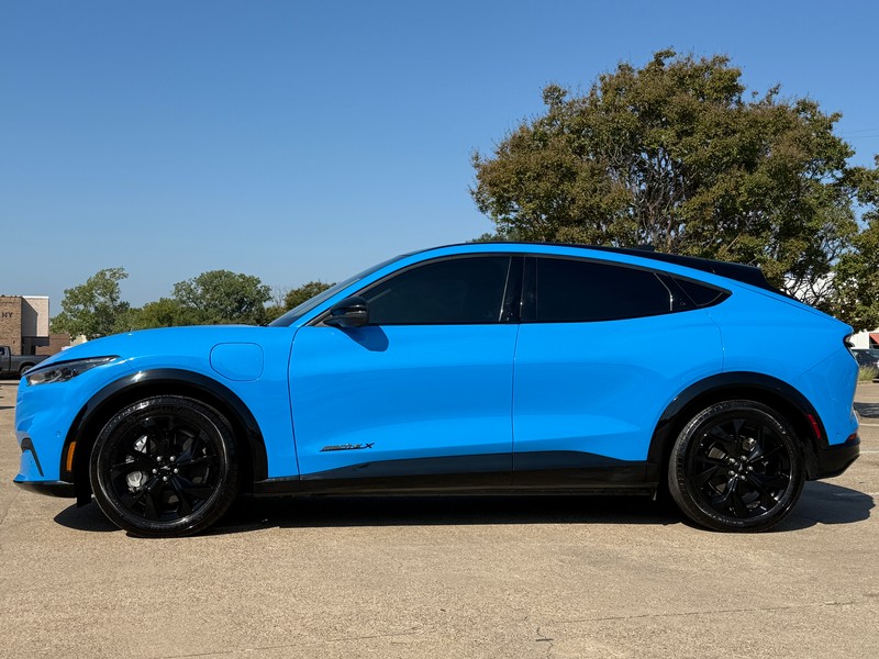 Ford Mustang Mach-E Vehicle Full-screen Gallery Image 03