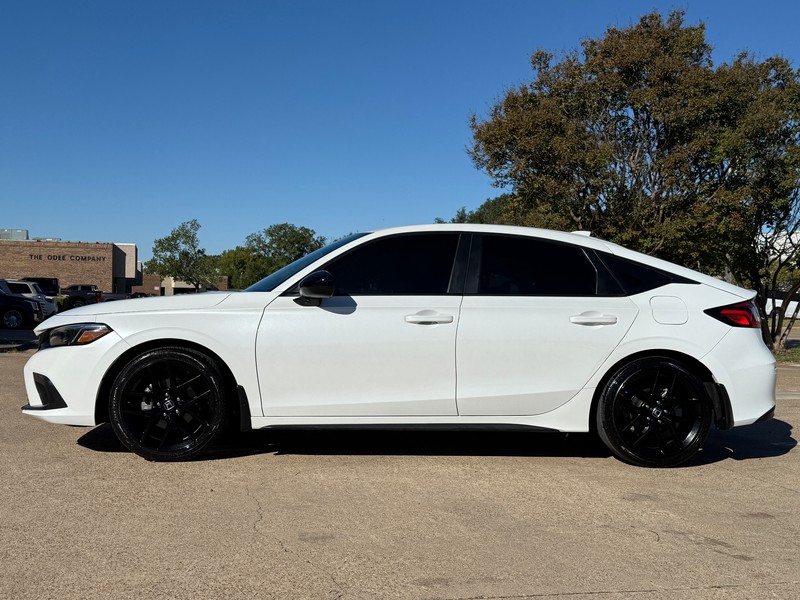 Honda Civic Hatchback Vehicle Full-screen Gallery Image 03