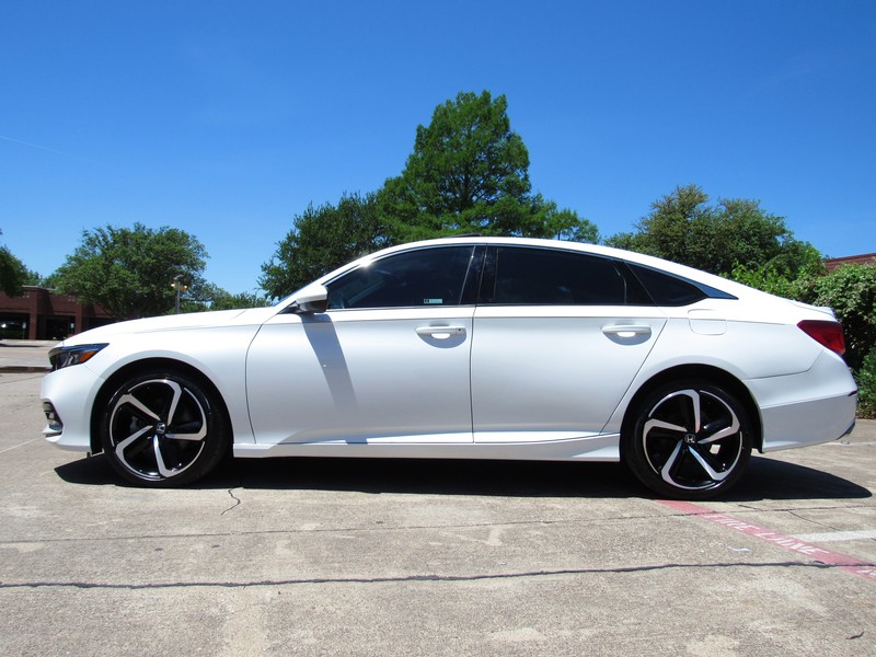 Honda Accord Sedan Vehicle Full-screen Gallery Image 03