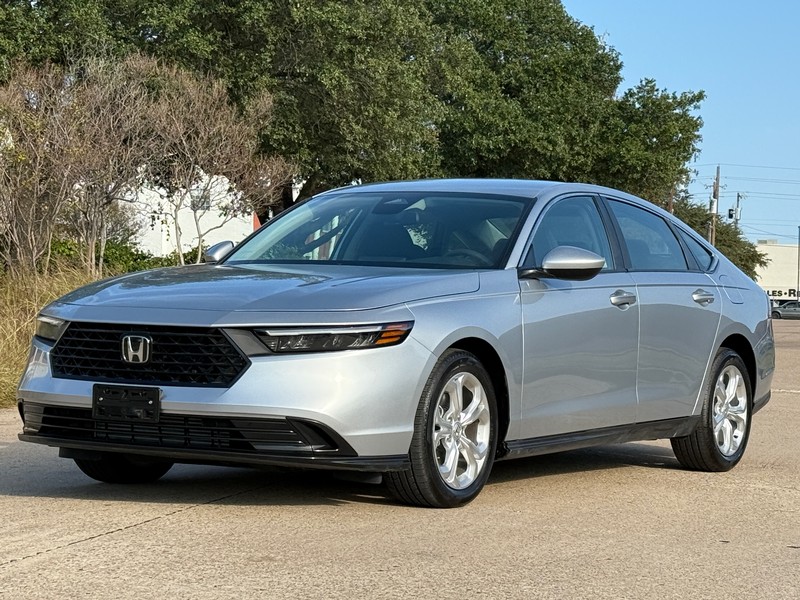 Honda Accord Sedan Vehicle Full-screen Gallery Image 01