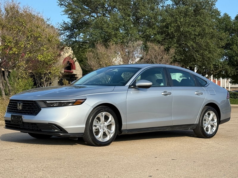 Honda Accord Sedan Vehicle Full-screen Gallery Image 02