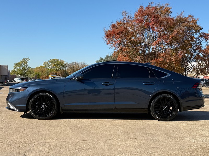 Honda Accord Hybrid Vehicle Full-screen Gallery Image 03