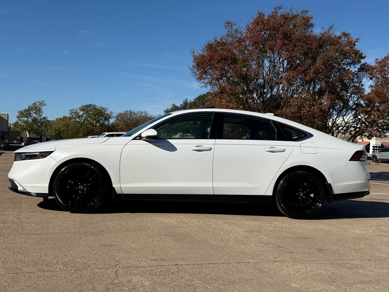 Honda Accord Hybrid Vehicle Full-screen Gallery Image 03