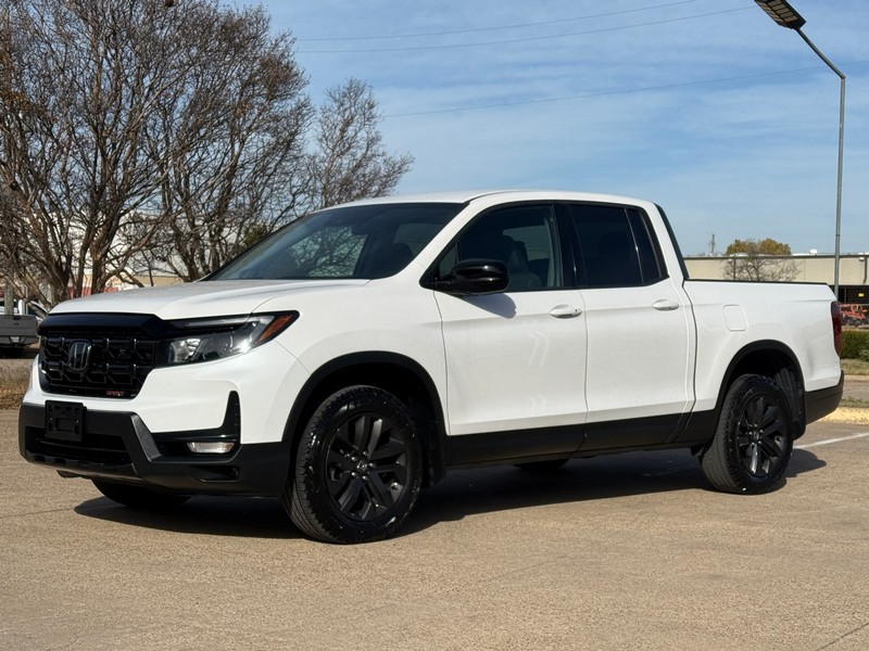 Honda Ridgeline Vehicle Full-screen Gallery Image 02