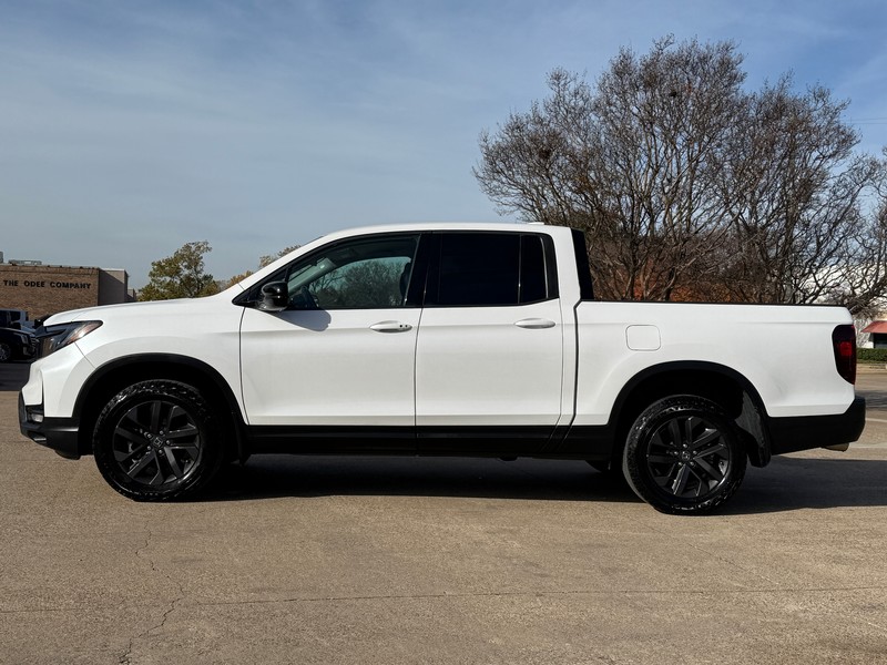 Honda Ridgeline Vehicle Full-screen Gallery Image 03