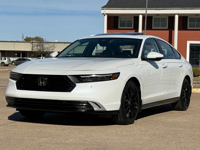 Honda Accord Hybrid Vehicle Full-screen Gallery Image 01