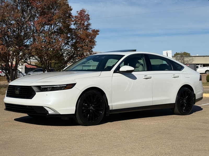 Honda Accord Hybrid Vehicle Full-screen Gallery Image 02