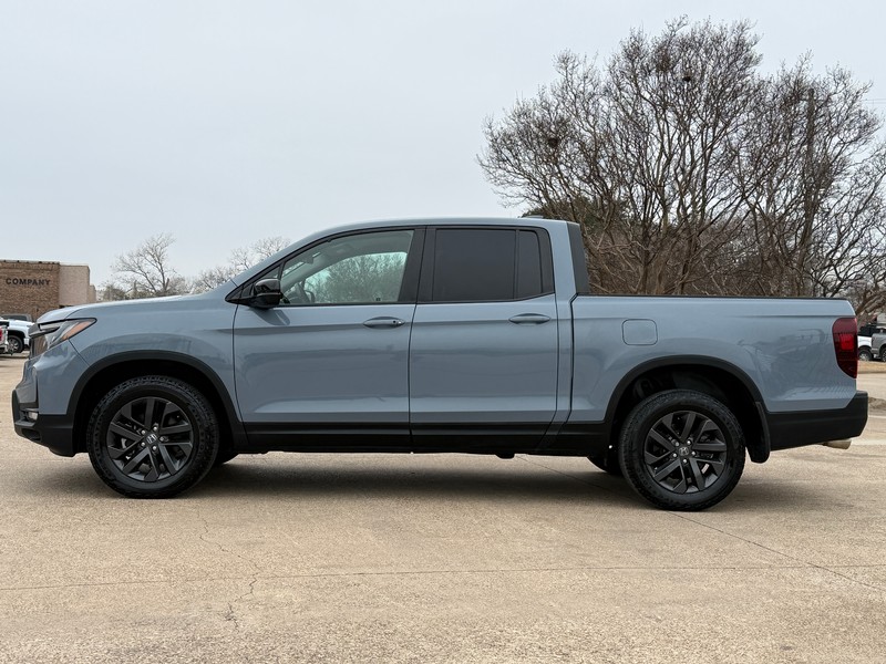 Honda Ridgeline Vehicle Full-screen Gallery Image 03