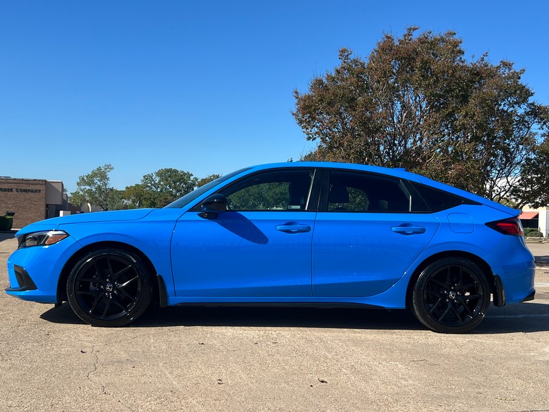 Honda Civic Hatchback Vehicle Full-screen Gallery Image 03