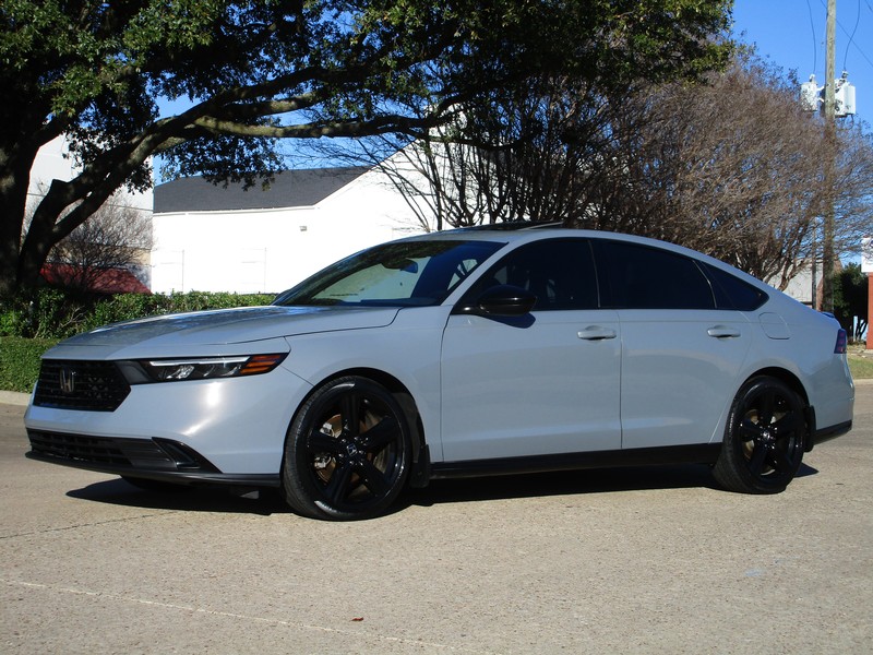 Honda Accord Hybrid Vehicle Full-screen Gallery Image 02