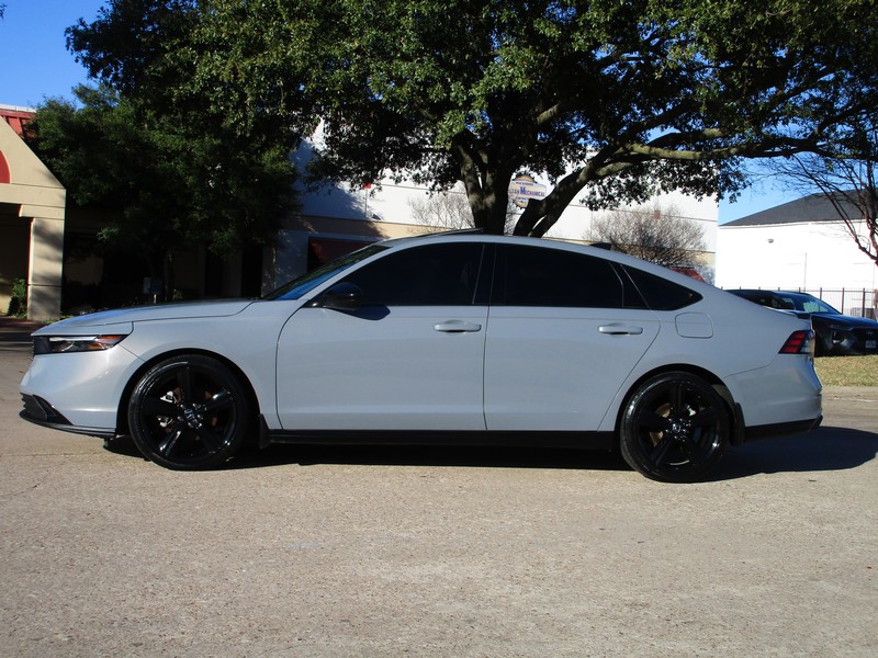 Honda Accord Hybrid Vehicle Full-screen Gallery Image 03