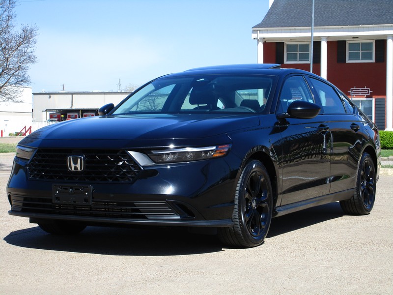 Honda Accord Sedan Vehicle Full-screen Gallery Image 01