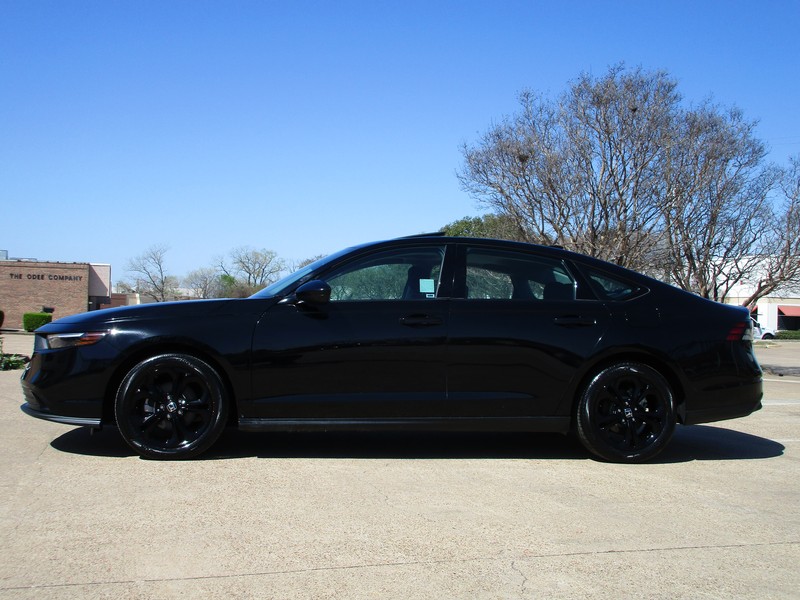 Honda Accord Sedan Vehicle Full-screen Gallery Image 03