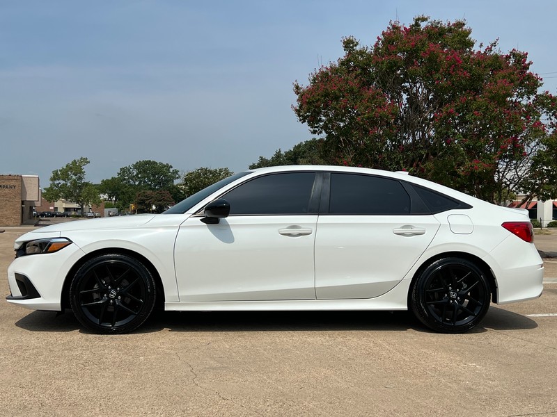 Honda Civic Sedan Vehicle Full-screen Gallery Image 03