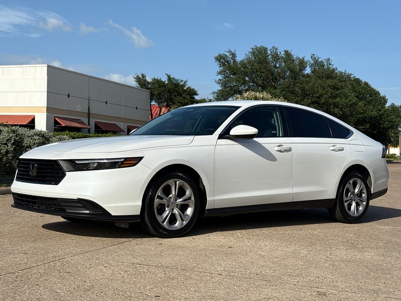 Honda Accord Sedan Vehicle Full-screen Gallery Image 02